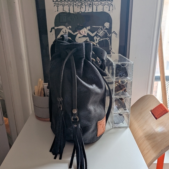 Bird Trouble Lili Bucket Bag Black Bison Leather - Picture 4 of 7